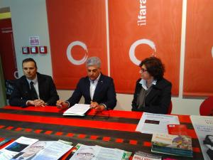 Nella foto un'immagine della conferenza stampa di presentazione al Teatro Faraggiana, cui hanno partecipato Fabio Braga, presidente di AGD e moderatore del convegno, Eleonora Sacchi e Marco Alleva, volontari dell’associazione