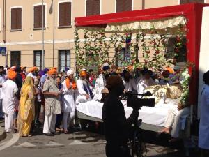 Un momento del corteo Sikh che ha avuto luogo sabato 27 luglio a Trecate